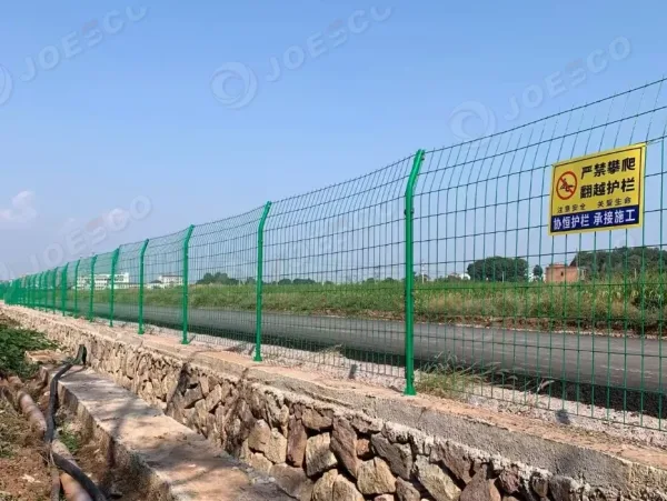 One Airport, Different Risks: A Smarter Approach to Airport Perimeter Security Fencing 1 airport perimeter security fencing